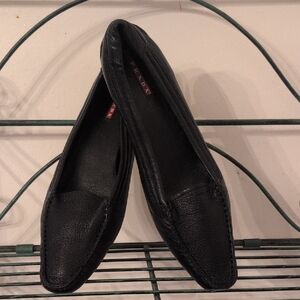 ❤ PRADA CLASSIC LEATHER KITTEN HEELS🖤